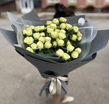 Букет Белые кустовые розы Солинеро в Аскизе