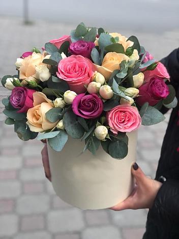 Цветочная композиция из Розы в шляпной коробке в Аскизе