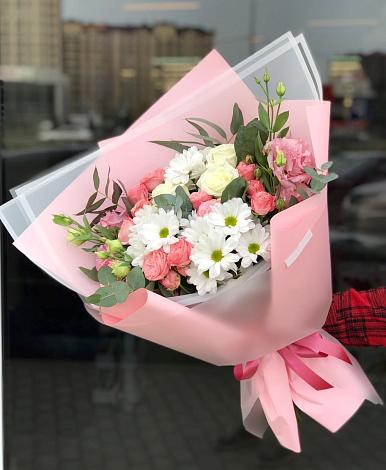 Букет цветов из: Розы, Лизиантусы и Хризантемы в Аскизе